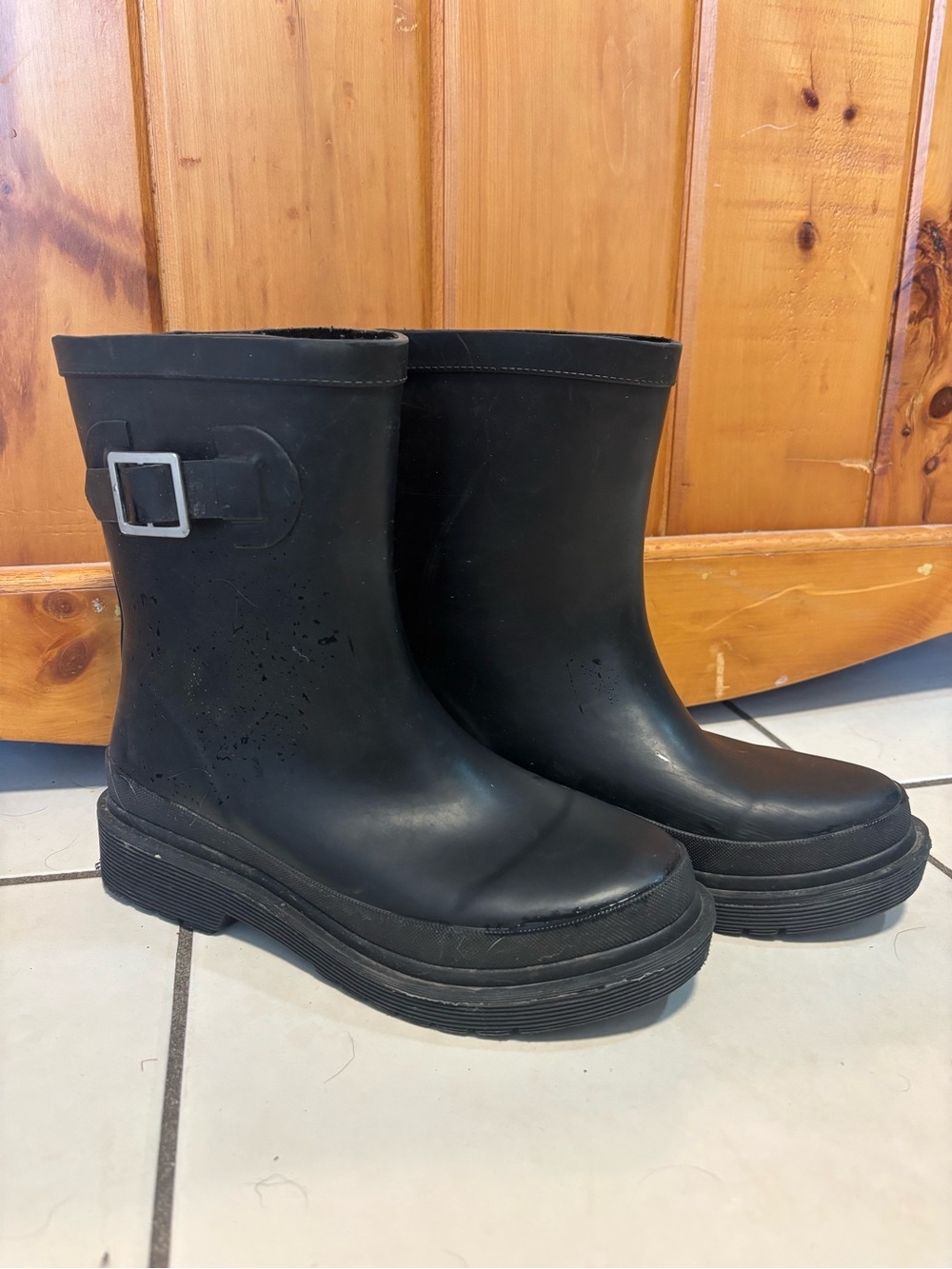 chooka Black Short Rain Boots with Buckle